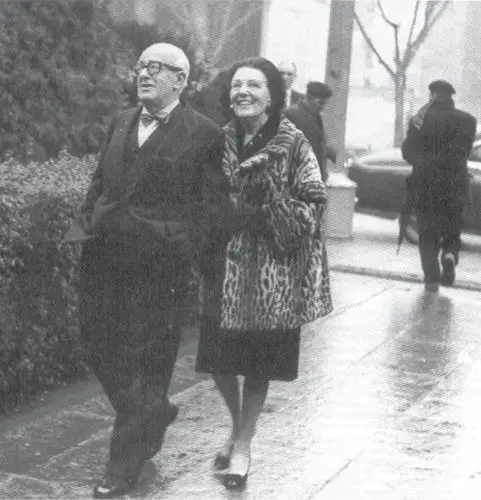 Don Carlos Jiménez Díaz y su esposa, Concepción de Rábago, el 1 de junio de 1955, cuando se inauguró la Clínica de la Concepción (llamada así en su honor), actual Fundación Jiménez Díaz.