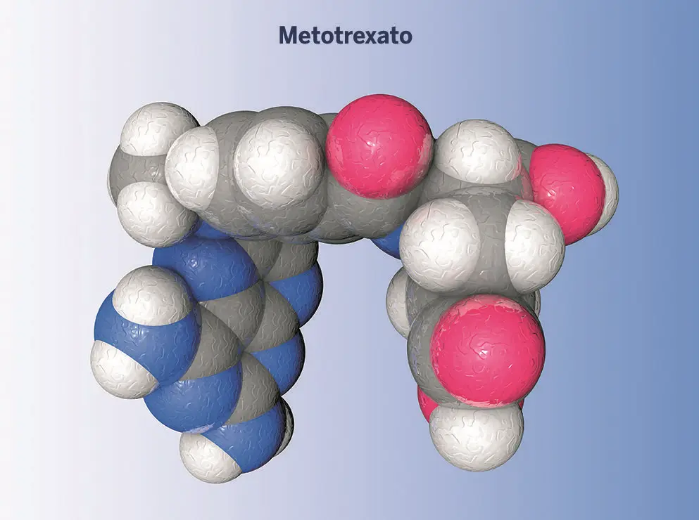 Estructura molecular del metotrexato. Los átomos se representan como esferas con codificación de color: carbono (gris), oxígeno (rosa), nitrógeno (azul), hidrógeno (blanco).