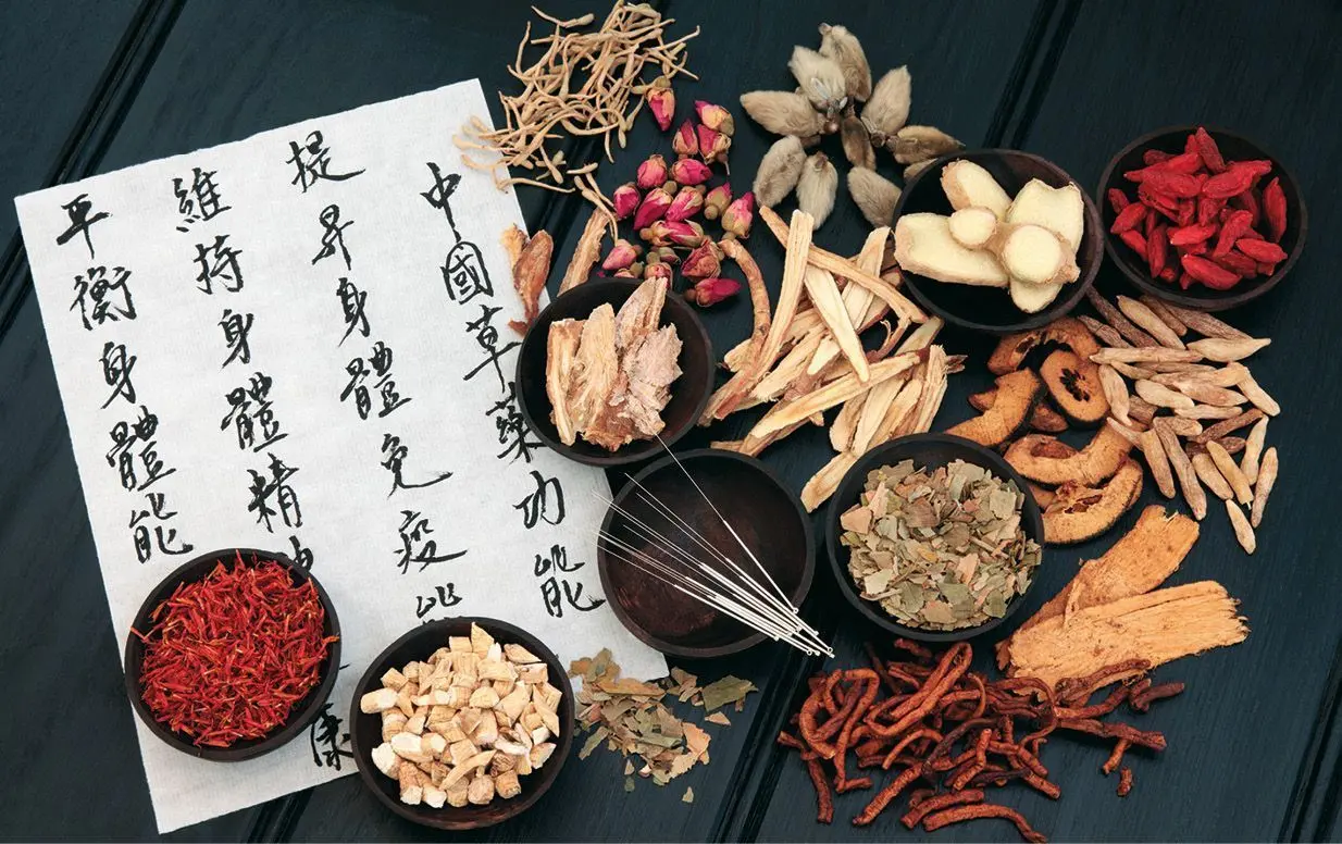 La medicina tradicional china incluye la medicina a base de plantas o la acupuntura, entre otras.