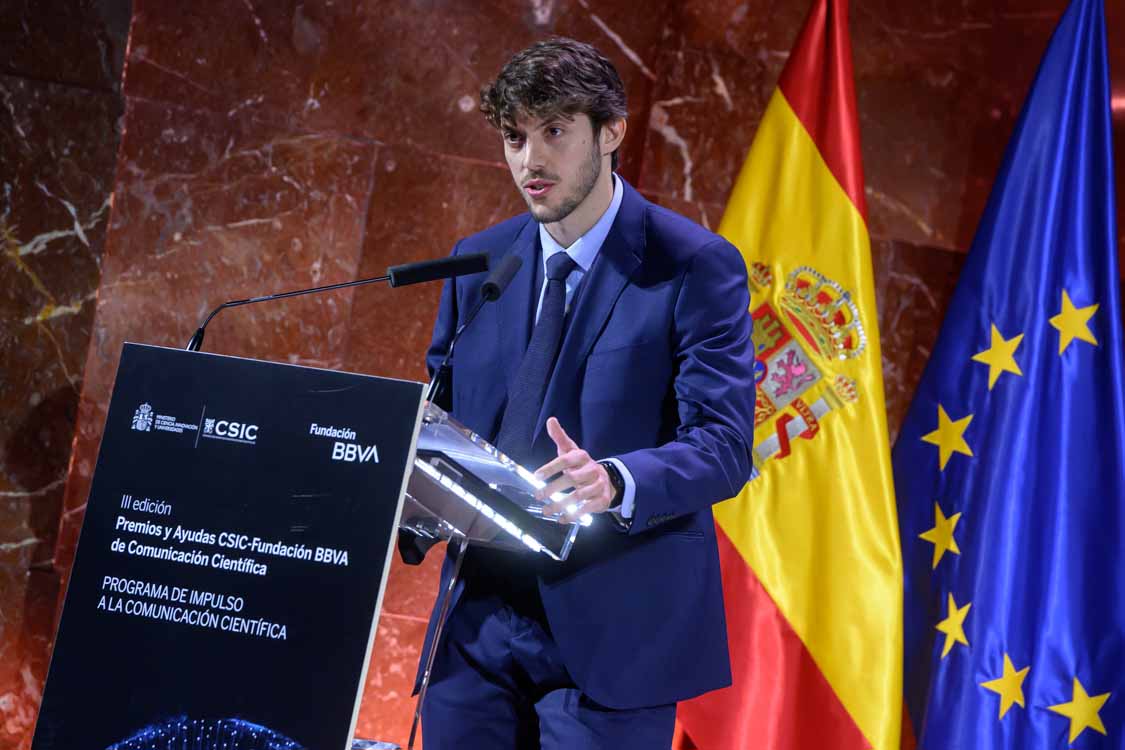 Alejandro Muñoz Fernández en la ceremonia de los III Premios y Ayudas CSIC-Fundación BBVA de Comunicación Científica