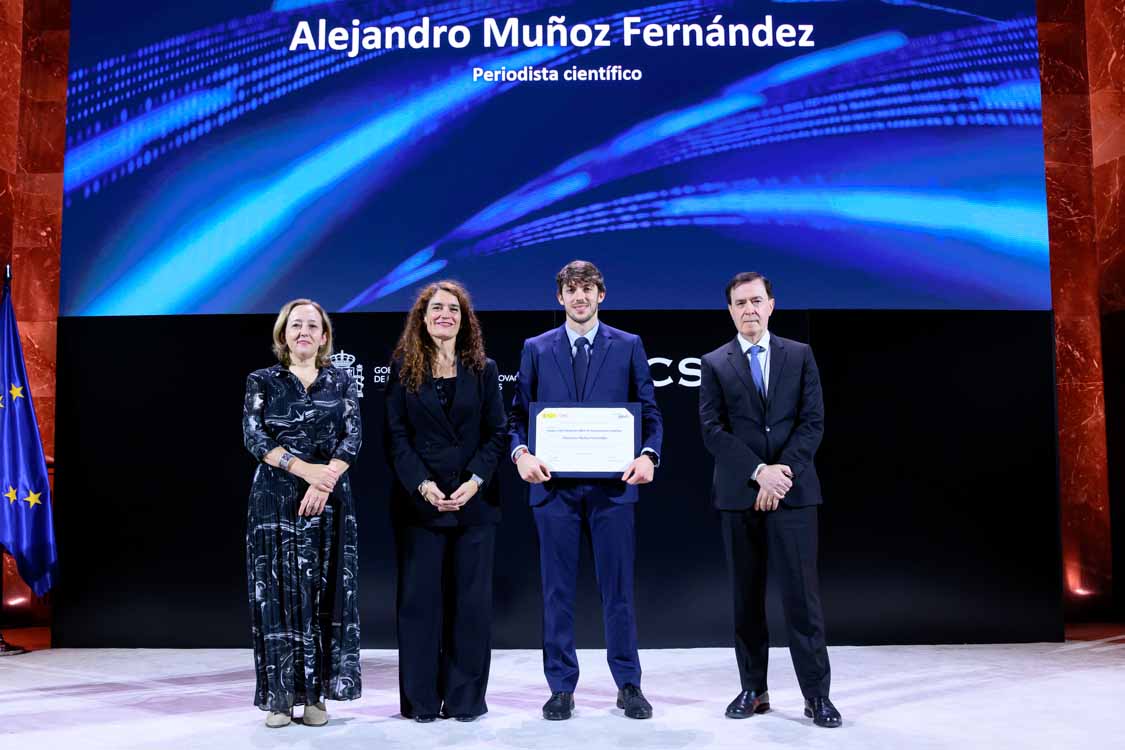 Alejandro Muñoz Fernández en la ceremonia de los III Premios y Ayudas CSIC-Fundación BBVA de Comunicación Científica